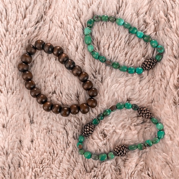 BEAD BRACELETS IN EXCELLENT CONDITION. ONE SIZE FITS ALL. STRETCHY SUPER CUTE! - Picture 2 of 6